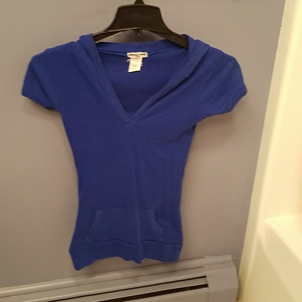 Top with hood and pockets